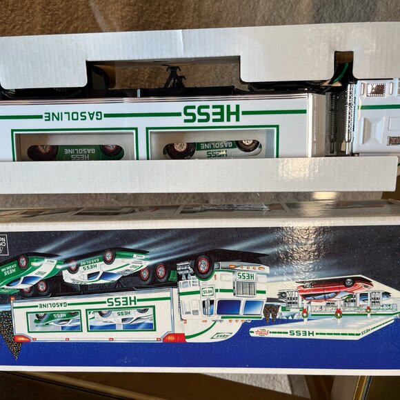 1997 Hess Toy Truck with Friction Racers – Lights & Ramp, NIB - Picture 3 of 16